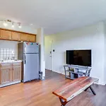 Cozy Easton Condo Near Historic Downtown